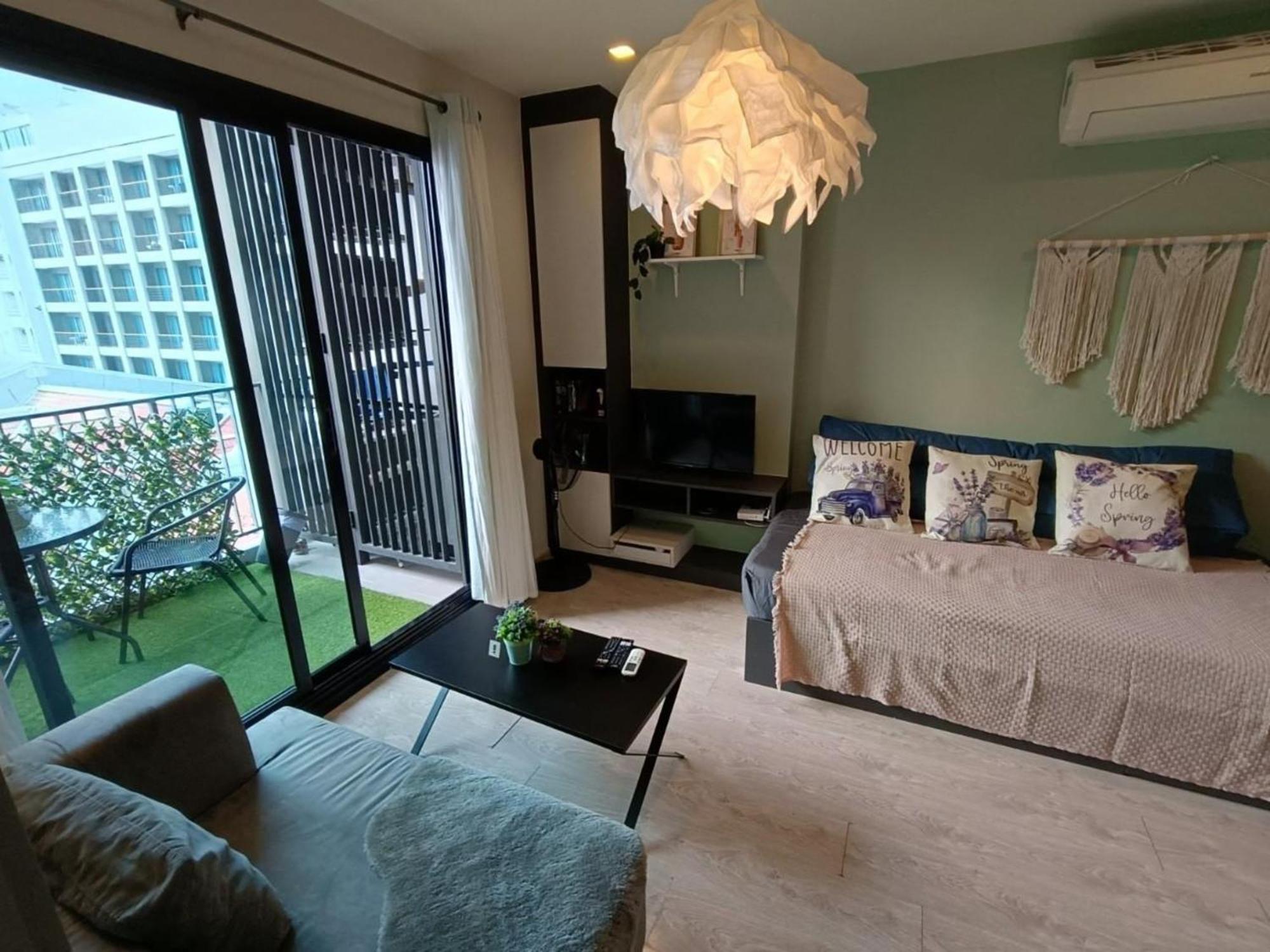 The Base Central Pattaya By Mickey Exterior photo