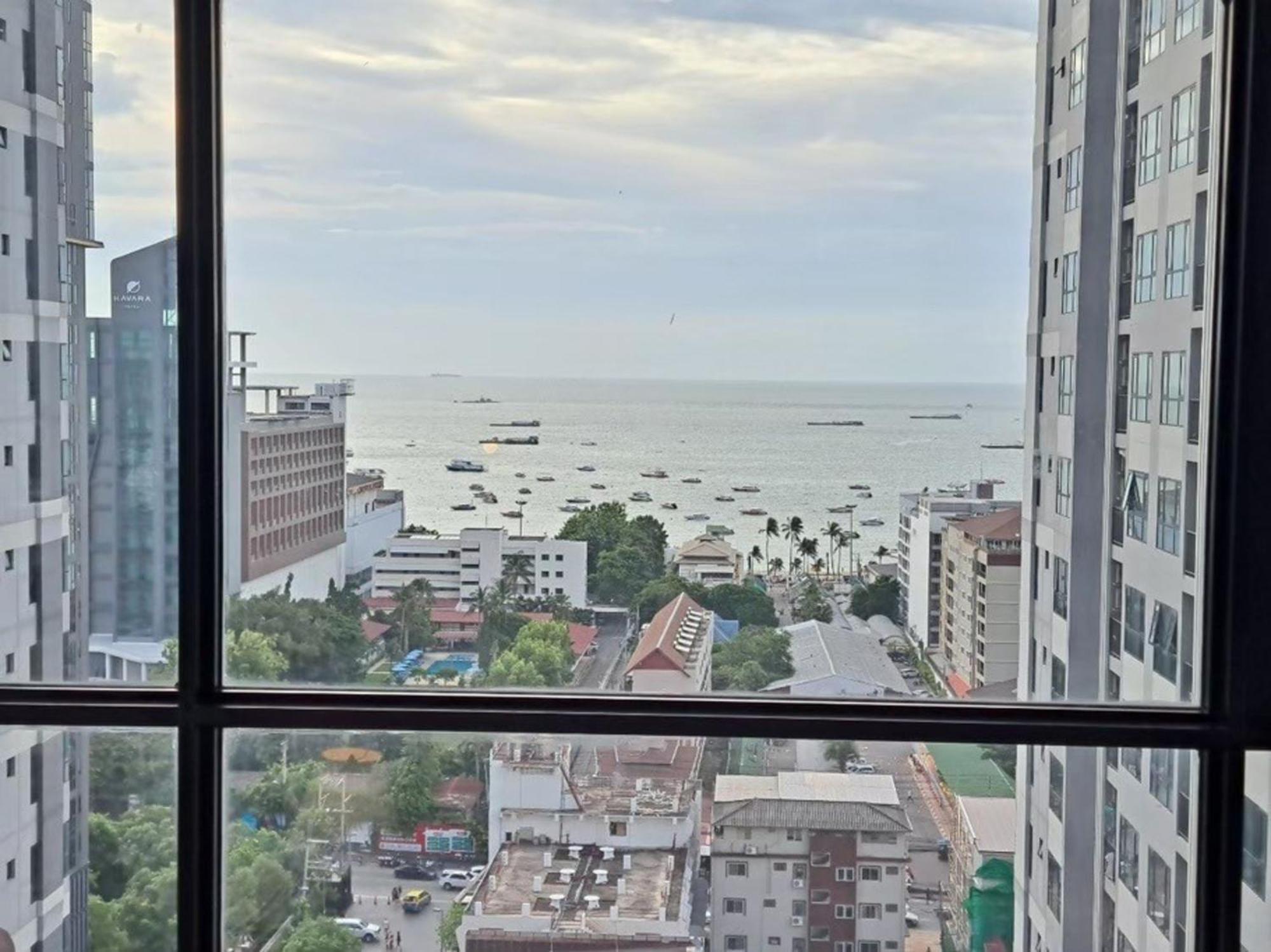 The Base Central Pattaya By Mickey Exterior photo