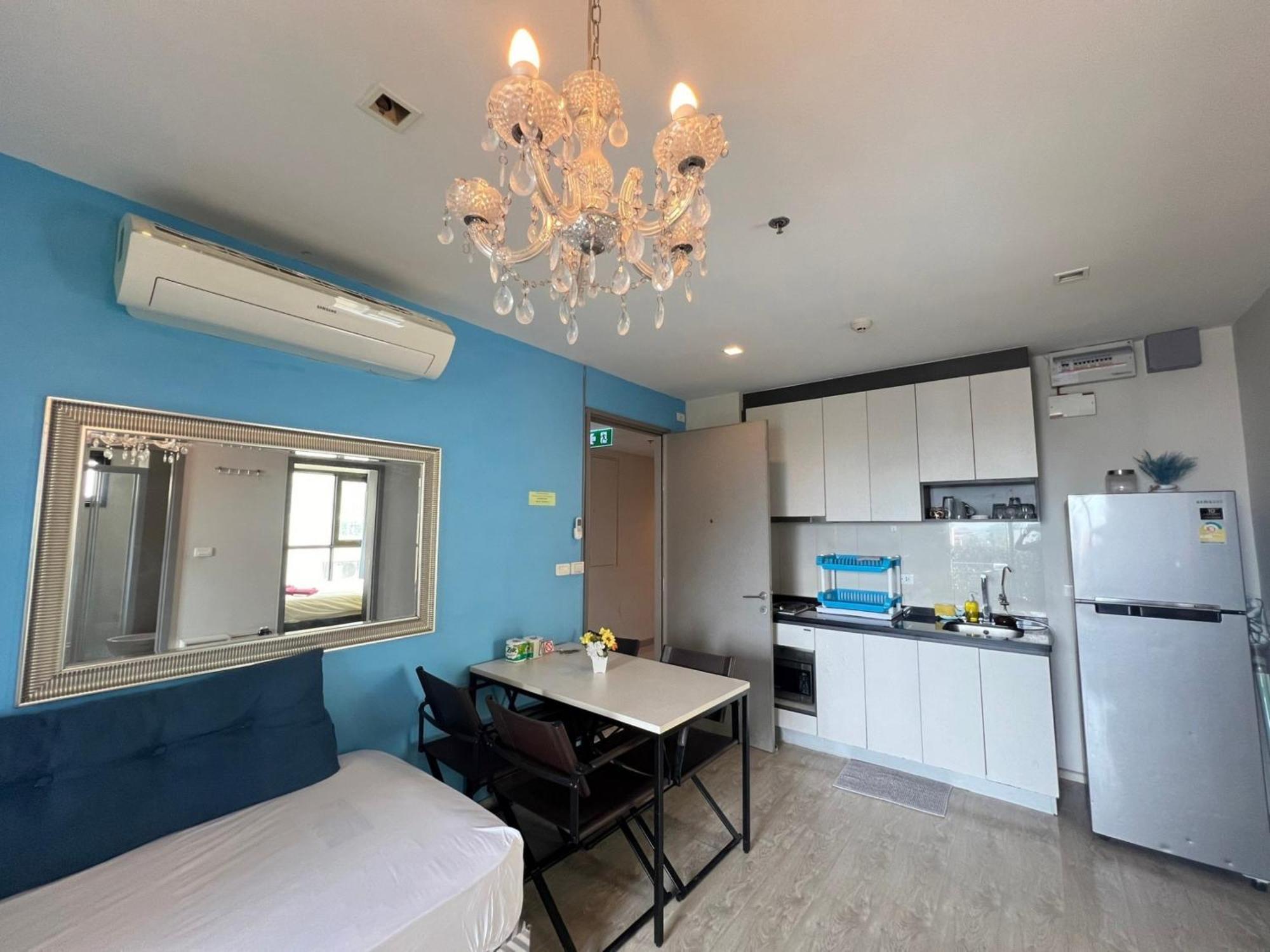 The Base Central Pattaya By Mickey Exterior photo
