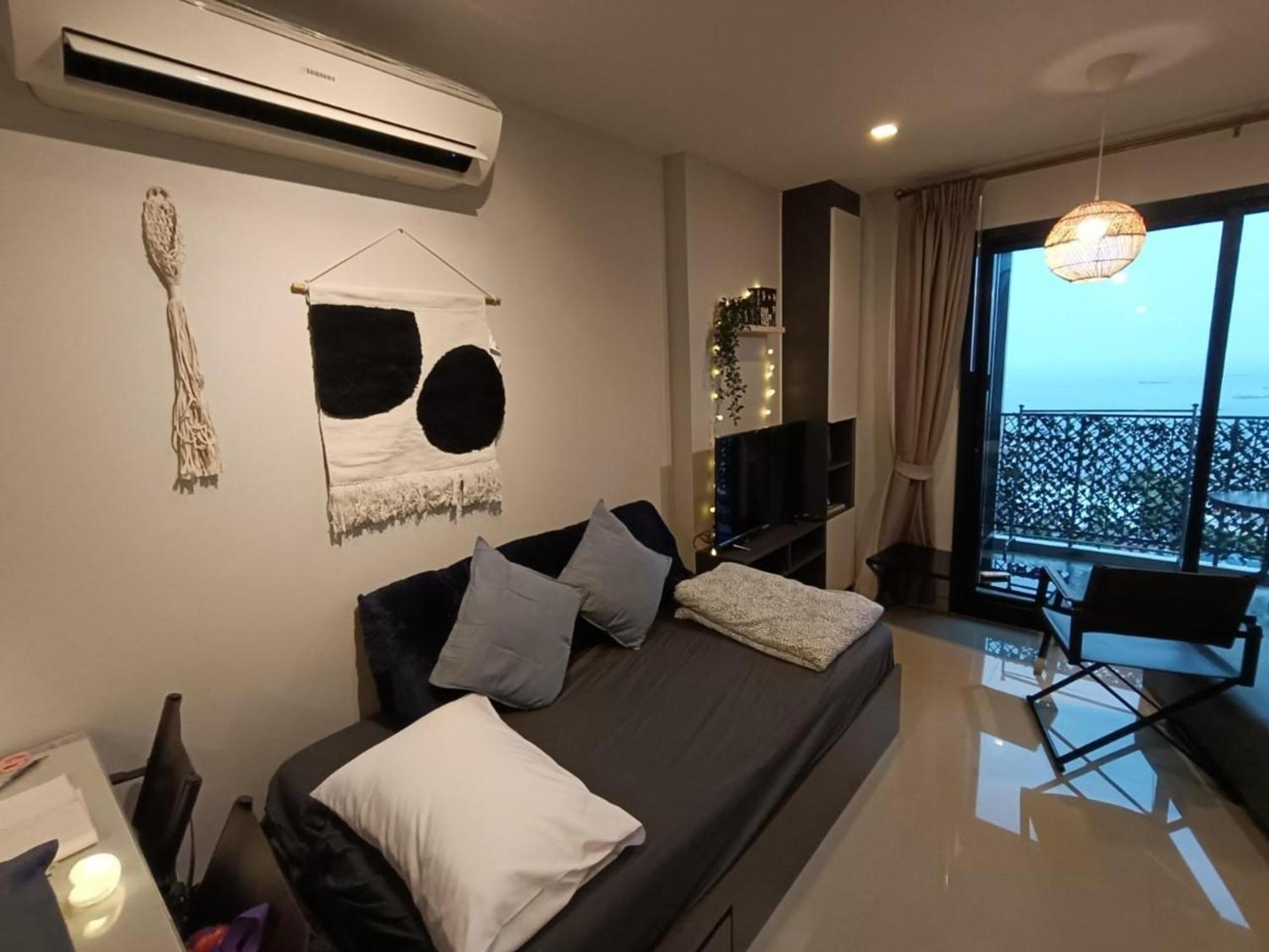 The Base Central Pattaya By Mickey Exterior photo