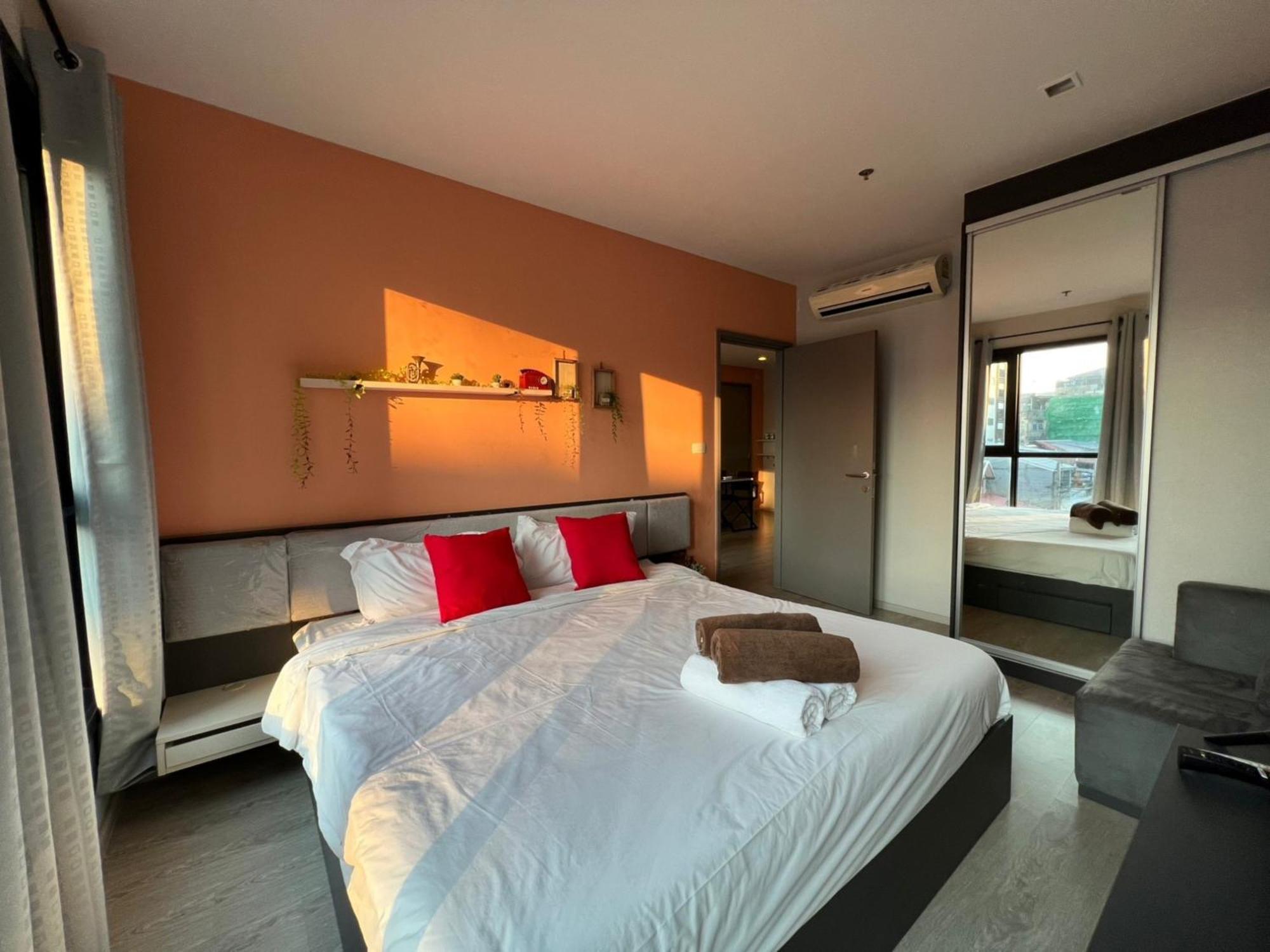 The Base Central Pattaya By Mickey Exterior photo